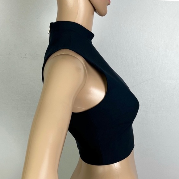 NEW ELIZABETH AND JAMES NAVY SLEEVELESS CROP TOP - Picture 4 of 8